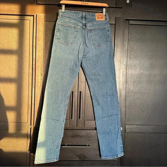 Levis Women Straight leg 501 button fly - Picture 2 of 13